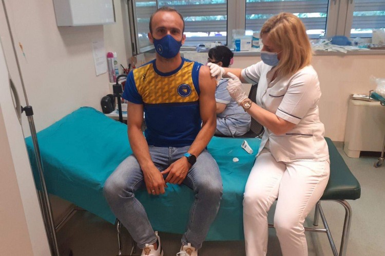 Amel Tuka vakcinisan u Mostaru