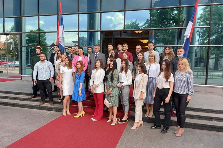 Višković sa studentima generacije: Uspješni i mladi ljudi su budućnost Srpske