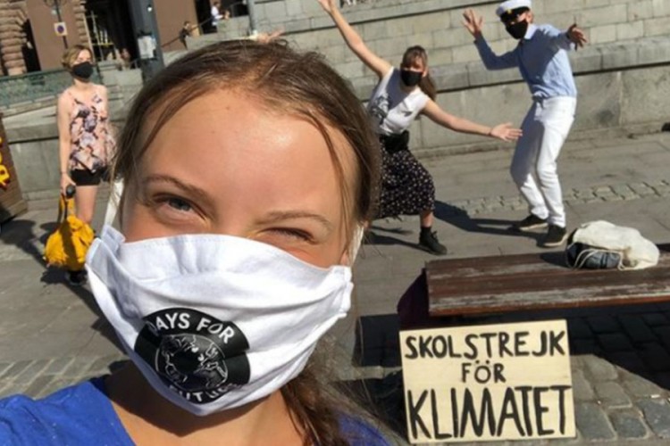 Greta Tunberg nastavila protest pred parlamentom