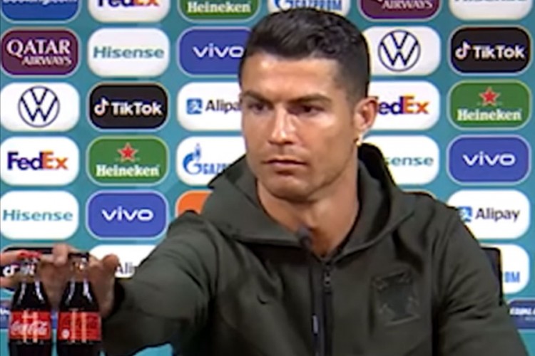 Ronaldo na pres-konferenciji ugledao Coca-Colu, reakcija postala hit