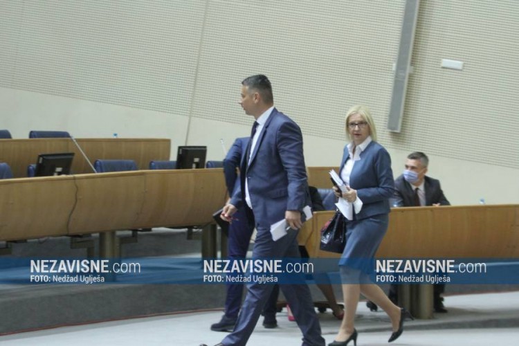 Odbijen Nešićev prijedlog, on tvrdi da će se smijati 2022.