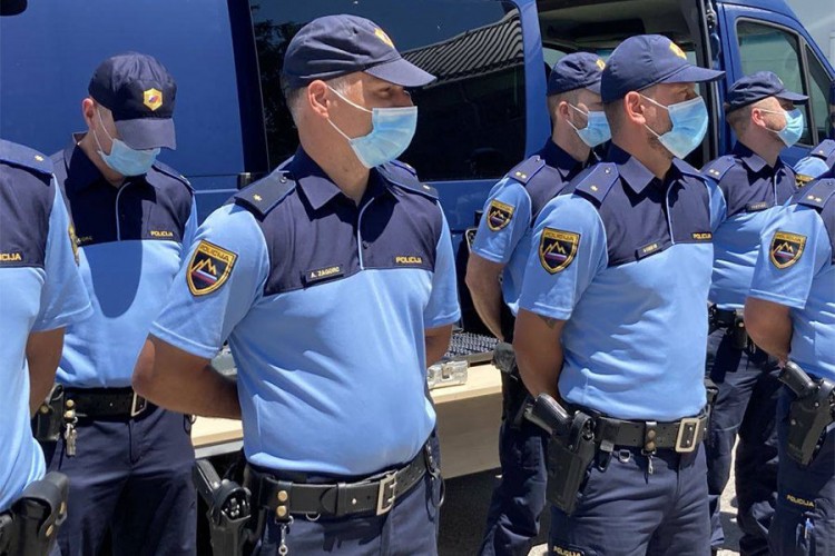 Slovenija formirala posebnu grupu policajaca za borbu protiv migranata