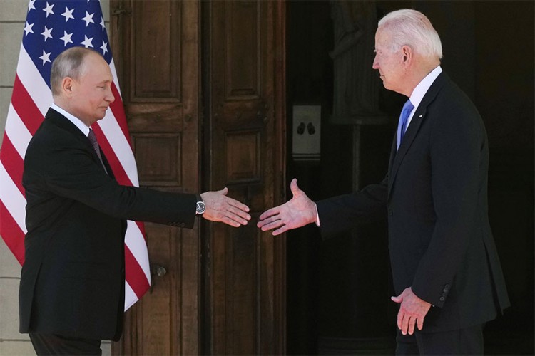 Putin i Bajden se rukovali, počinje samit