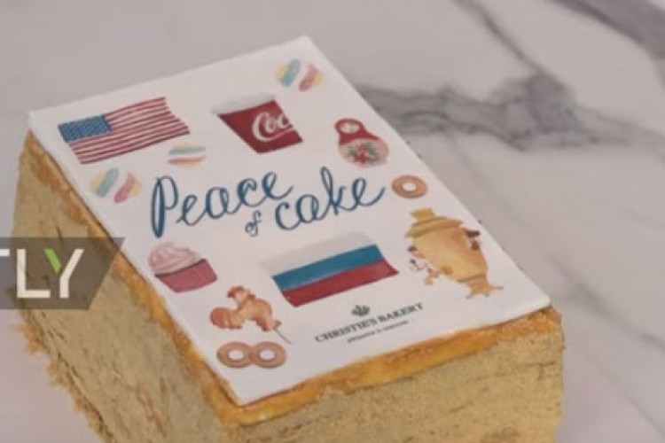 Napravili "Tortu mira" povodom susreta Bajdena i Putina