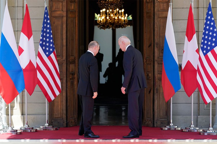 Rojters: Putin i Bajden održali pragmatičan sastanak