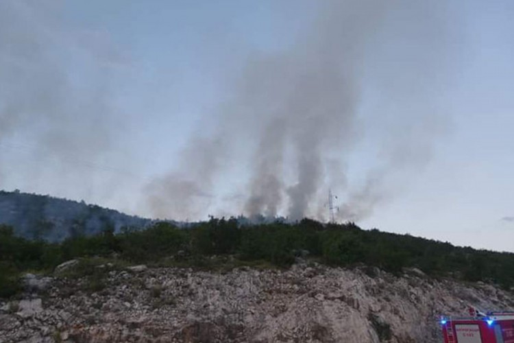 Požarna linija kod Trebinja duga jedan kilometar