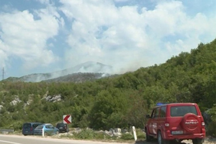 Vatrogasci i dalje gase požar u mjestu Obodina kod Trebinja