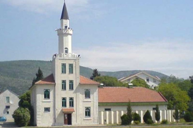 Migranti provalili u džamiju u Mostaru