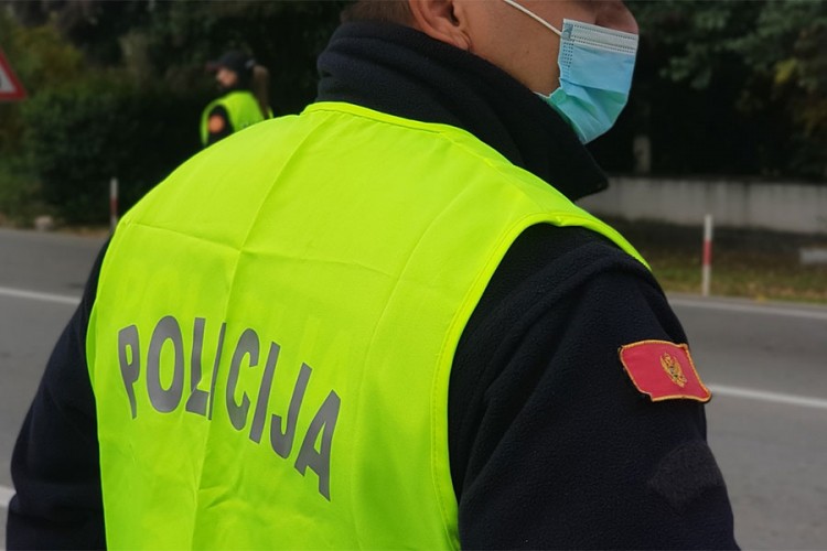 Incident u Podgorici, policija spriječila sukob ispred Hrama