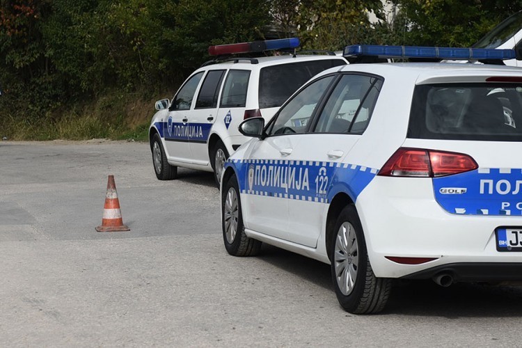 Teška saobraćajna nesreća kod Prnjavora: Žena poginula, sin joj povrijeđen