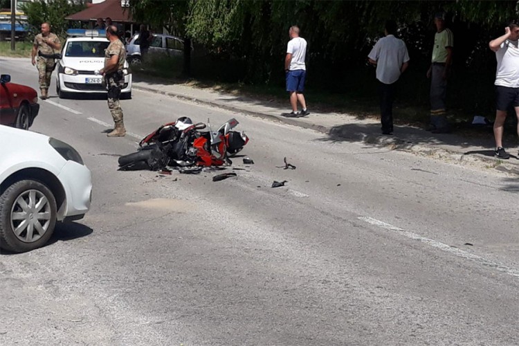 Motociklista povrijeđen u saobraćajnoj nezgodi kod Donjeg Vakufa