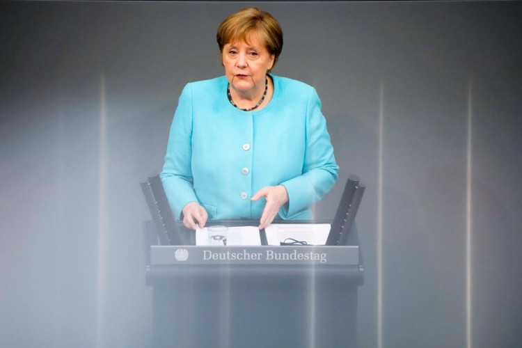 Merkel: Zbog Balkana i istočnog susjedstva tražiti direktan kontakt s Putinom