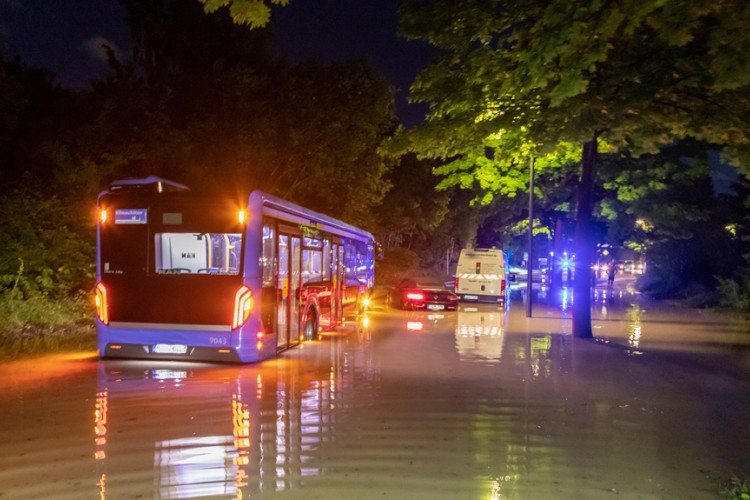 Jaka oluja u Berlinu, poplavljen centar za vakcinaciju, ima povrijeđenih