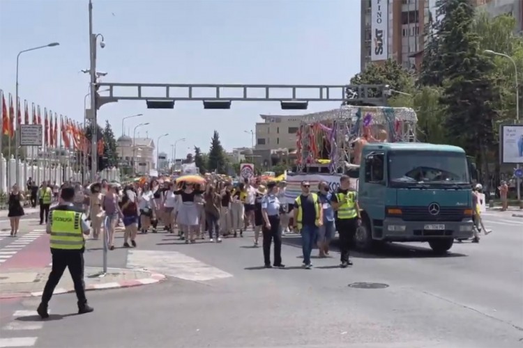 Pendarovski svojim prisustvom podržao "Gej paradu" u Skopju