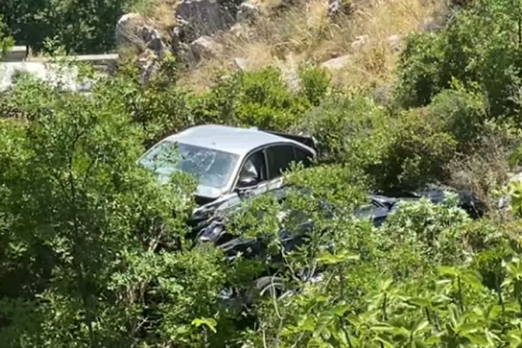 Dva automobila sletjela u provaliju kod Dubrovnika
