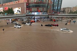 Hitne službe spašavale putnike iz poplavljenog voza u Kini