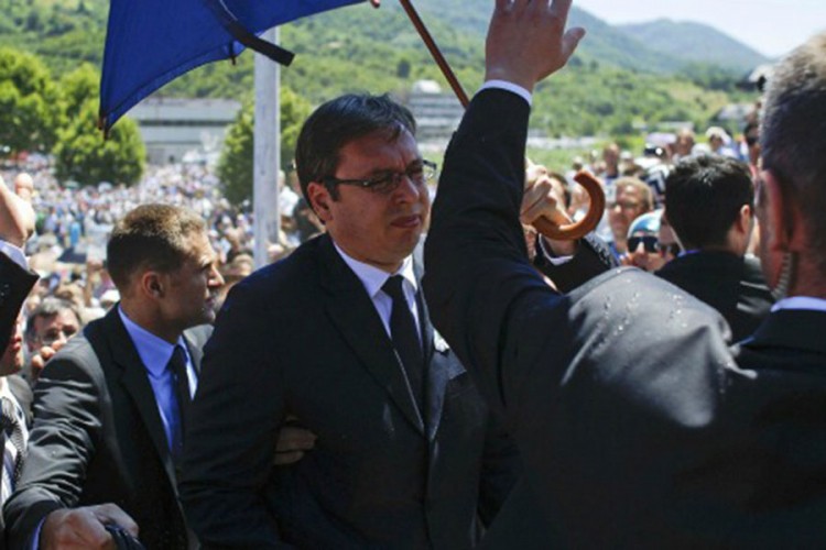 Tužilac ne vidi one koji su pred kamerama kamenovali Vučića