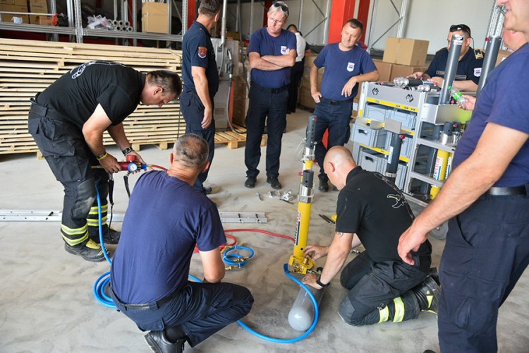 Banjalučki vatrogasci dobili novu opremu za spašavanje iz ruševina