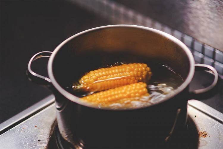 Trik za najsočniji kuhani kukuruz koji se topi u ustima