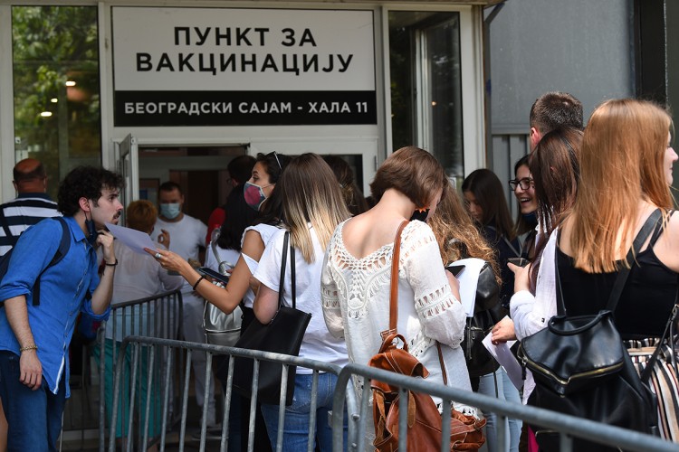 Studenti medicine iz Sarajeva vakcinisali se u Beogradu