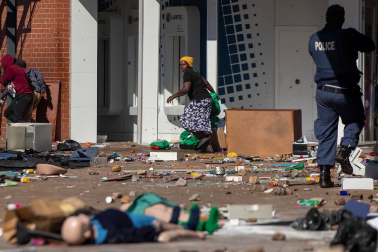 Ratno stanje na ulicama Južne Afrike, ubijena beba