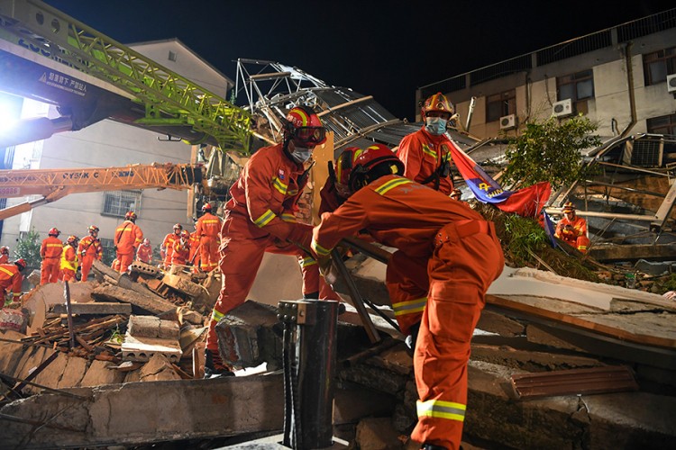 Srušio se dio hotela u gradu Sušou, osam mrtvih