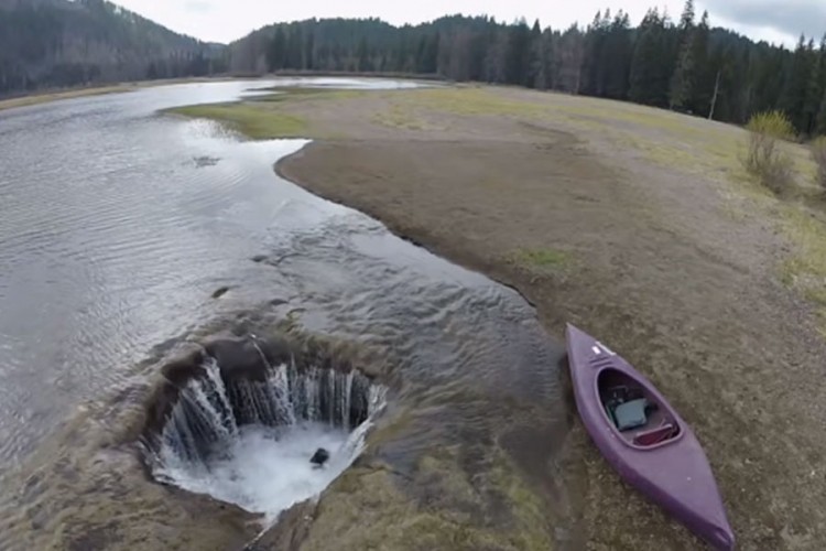 Prirodni fenomen: Jezero iz koga voda jednostavno nestaje