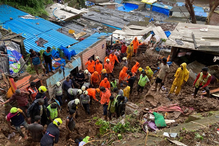 Najmanje 30 žrtava klizišta u Mumbaju