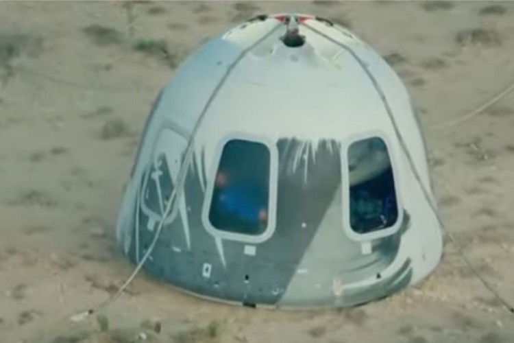 Bezos uspješno obavio let u svemir: "Ovo mi je najsretniji dan"