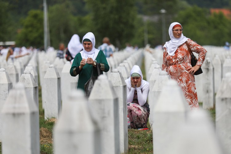 Komisija: Umrli prije ili poslije događaja u Srebrenici sahranjeni u istoj grobnici