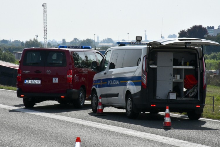 Završen uviđaj u Slavonskom Brodu, vozač uhapšen: "Na trenutak zaspao"