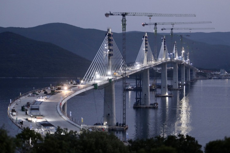 Svečano spojen Pelješki most