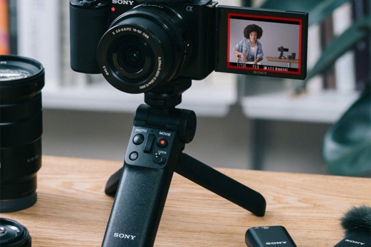Sony predstavio kameru za vlogere ZV-E10 sa izmjenljivim objektivom