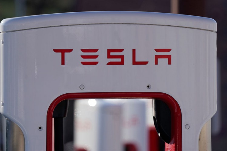 Tesla smanjila kapacitet baterija Tesla S automobila, moraće da plati odštetu