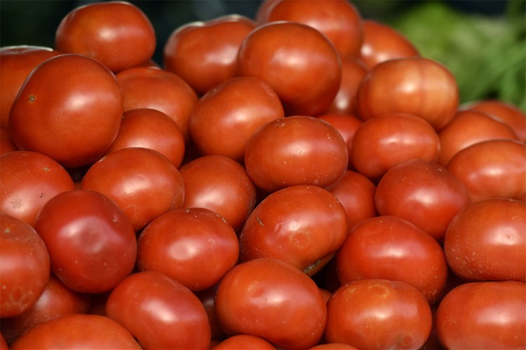 Variraju cijene paradajza: Na jednoj pijaci 0,80 KM, na drugoj i do tri marke