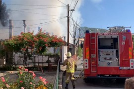Požar na više objekata u sarajevskom naselju Buća potok