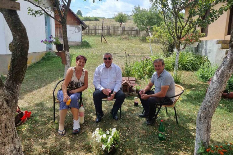 Višković posjetio porodicu Đurović: Primjer uspješnih poljoprivrednika
