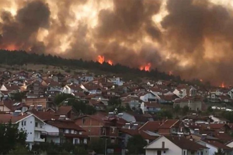 Gori i u Sjevernoj Makedoniji: Požar u Kočanima približava se kućama