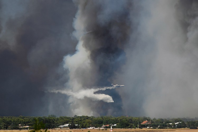 Požar se približava naseljima u Atini, građani pozvani da napuste kuće