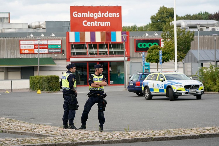 Pucnjava kod tržnog centra u Švedskoj, ranjeno nekoliko osoba