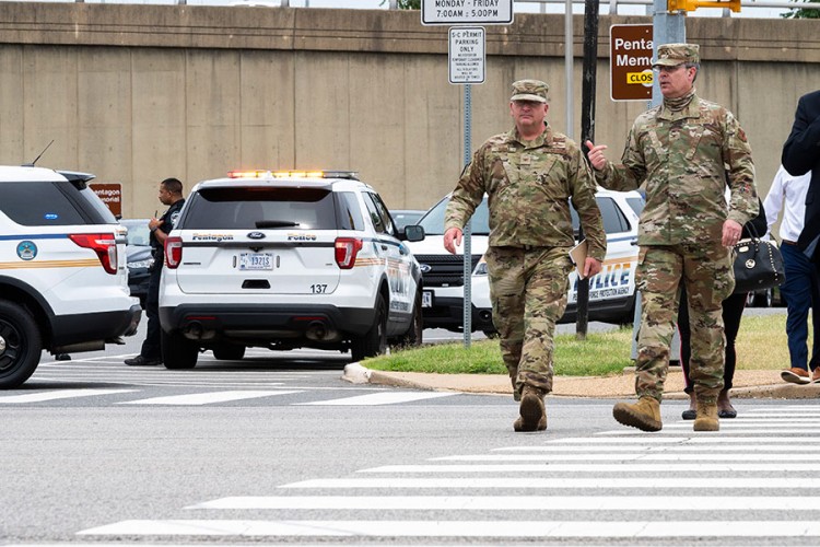Ispred Pentagona ubijeni policajac i napadač