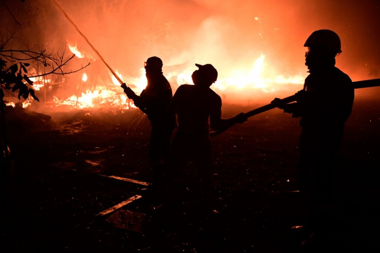 Strašne scene iz Atine, plamen "guta" sve pred sobom: "Ovo je noćna mora"