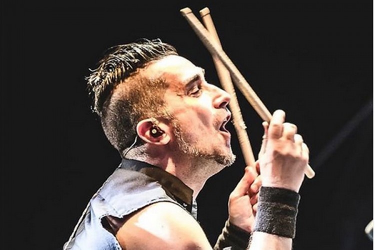 Bubnjar Offspringa uklonjen iz benda jer nije htio da se vakciniše protiv kovida