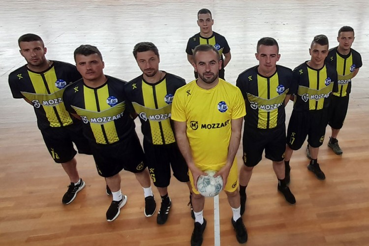 Mali fudbal, veliki šampioni - novi dresovi stigli u Kneževo