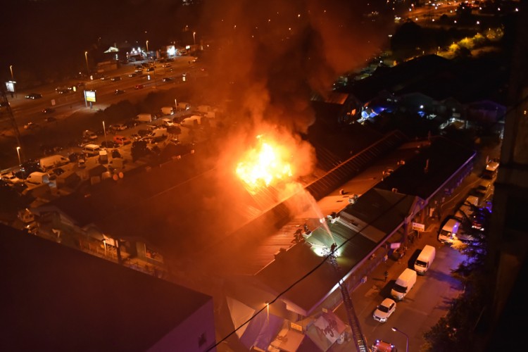 MUP: Lokalizovan požar u tržnom centru u Beogradu
