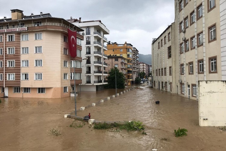 Poplave u Turskoj, stradalo najmanje 27 osoba