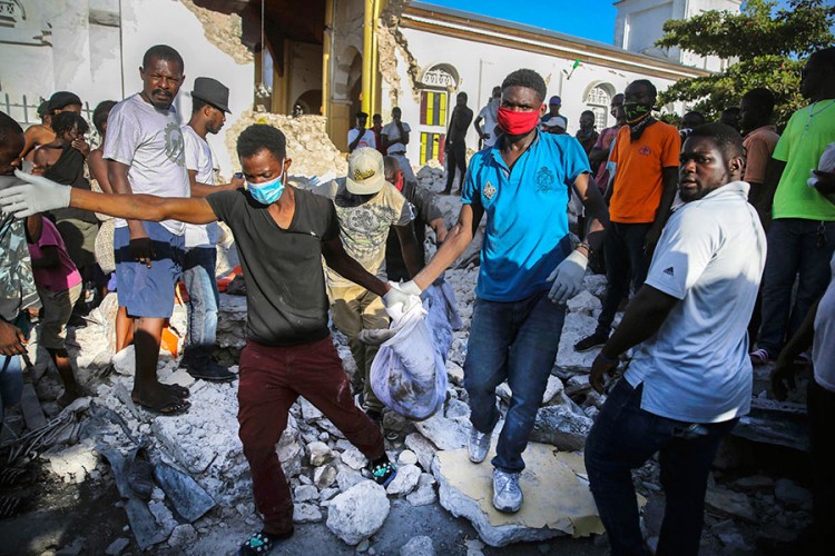 Na Haitiju stradalo 1.927 ljudi, strahuje se od rasta broja žrtava