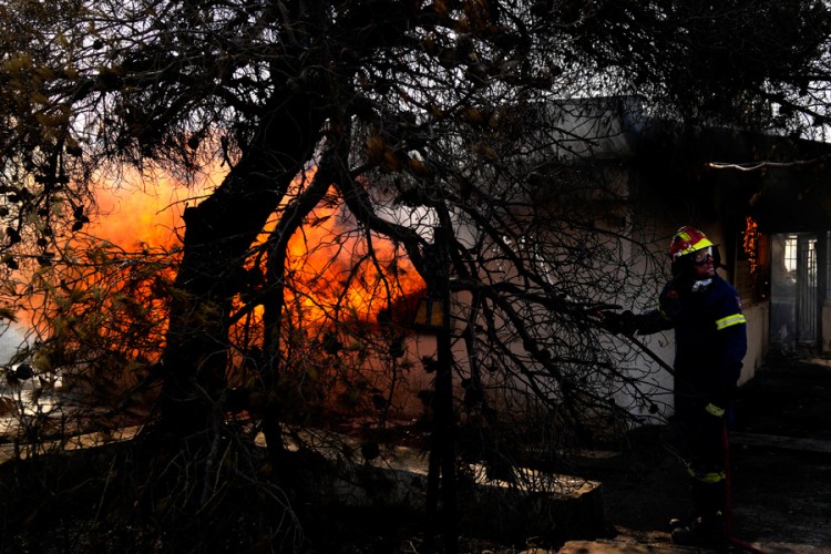 Vatrogasci iscrpljeni, Grčka traži pomoć
