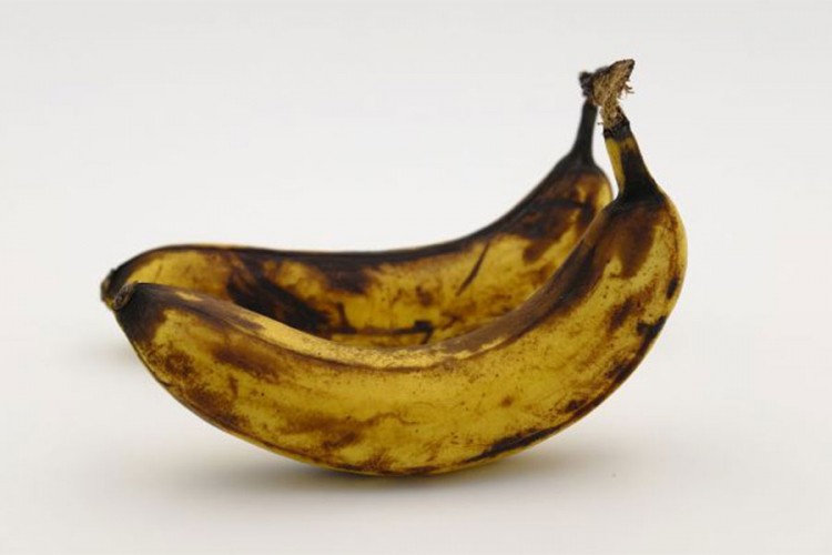 Trik kako da vratite prezreloj banani lijepu žutu boju