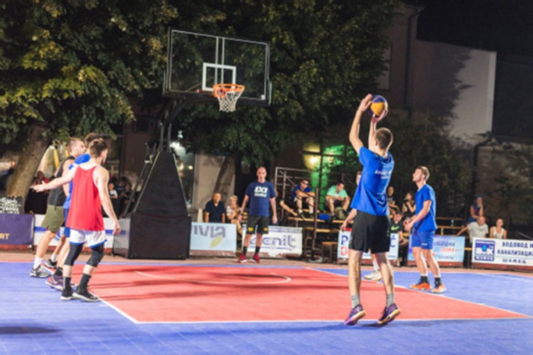 Basketaši iz Šamca i Teslića napravili šou pod obručima